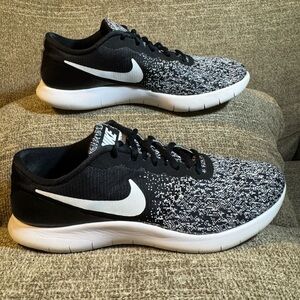 Nike Flex Contact Women’s Black/White Oreo Knit Sneakers Size 9.5